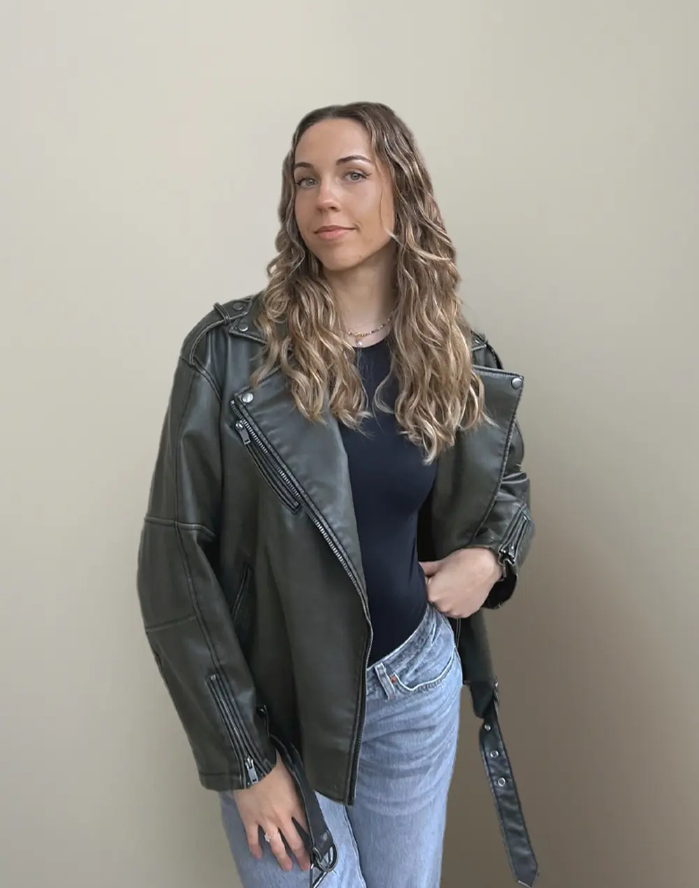 Grafik zeigt ein Platzhalter Team Bild der PULSAR Medical AG. Darauf ist ein Umriss einer Frau zu erkennen auf einem Wolkenbild.